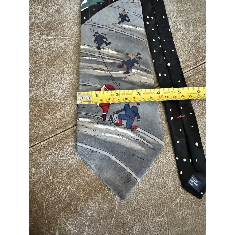 VTG Hallmark Mens Christmas Neck Tie Silk Yule‎ Tie Greetings Santa Reindeer